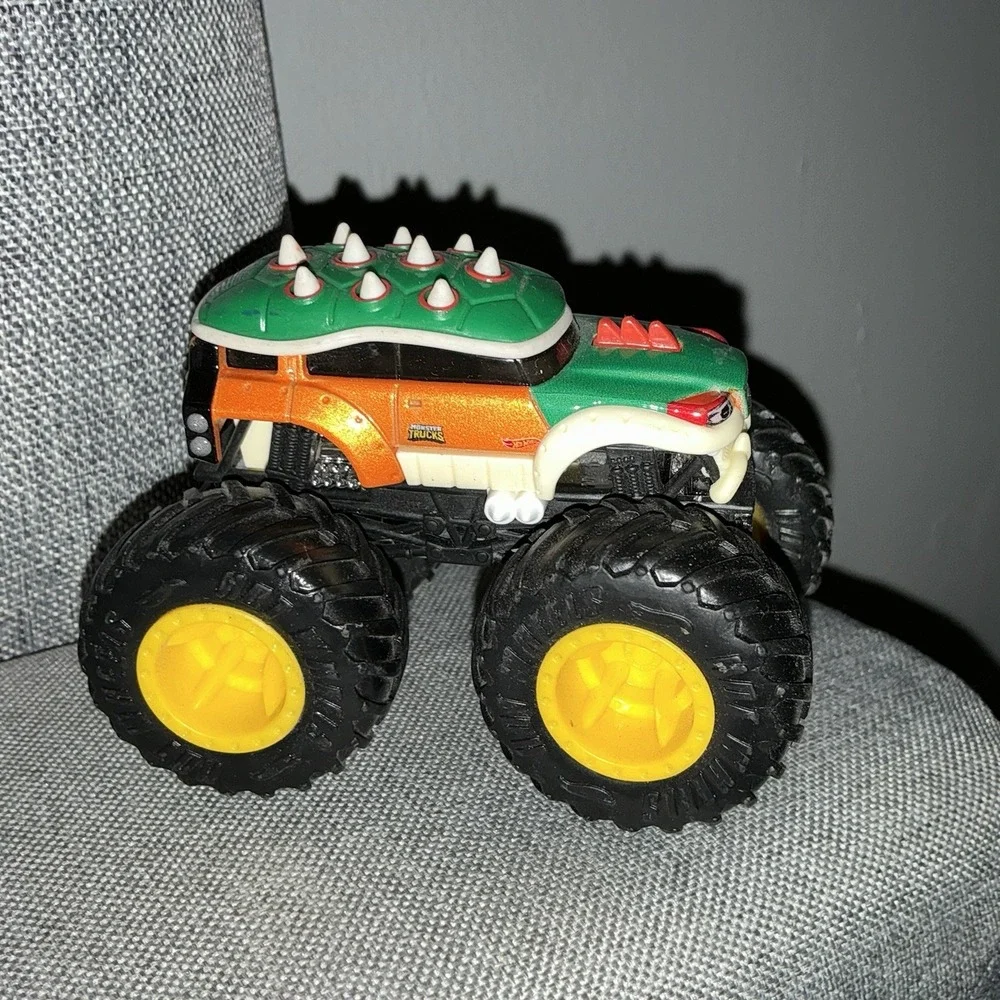 Hot Wheels Bowser Super Mario Monster Truck Diecast Scale 1:64‎ Rare
